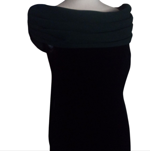 Vintage AJ Bari Deep Hunter Green Velvet Off Shoulder Drape Front Gown Size 8 - Picture 3 of 7